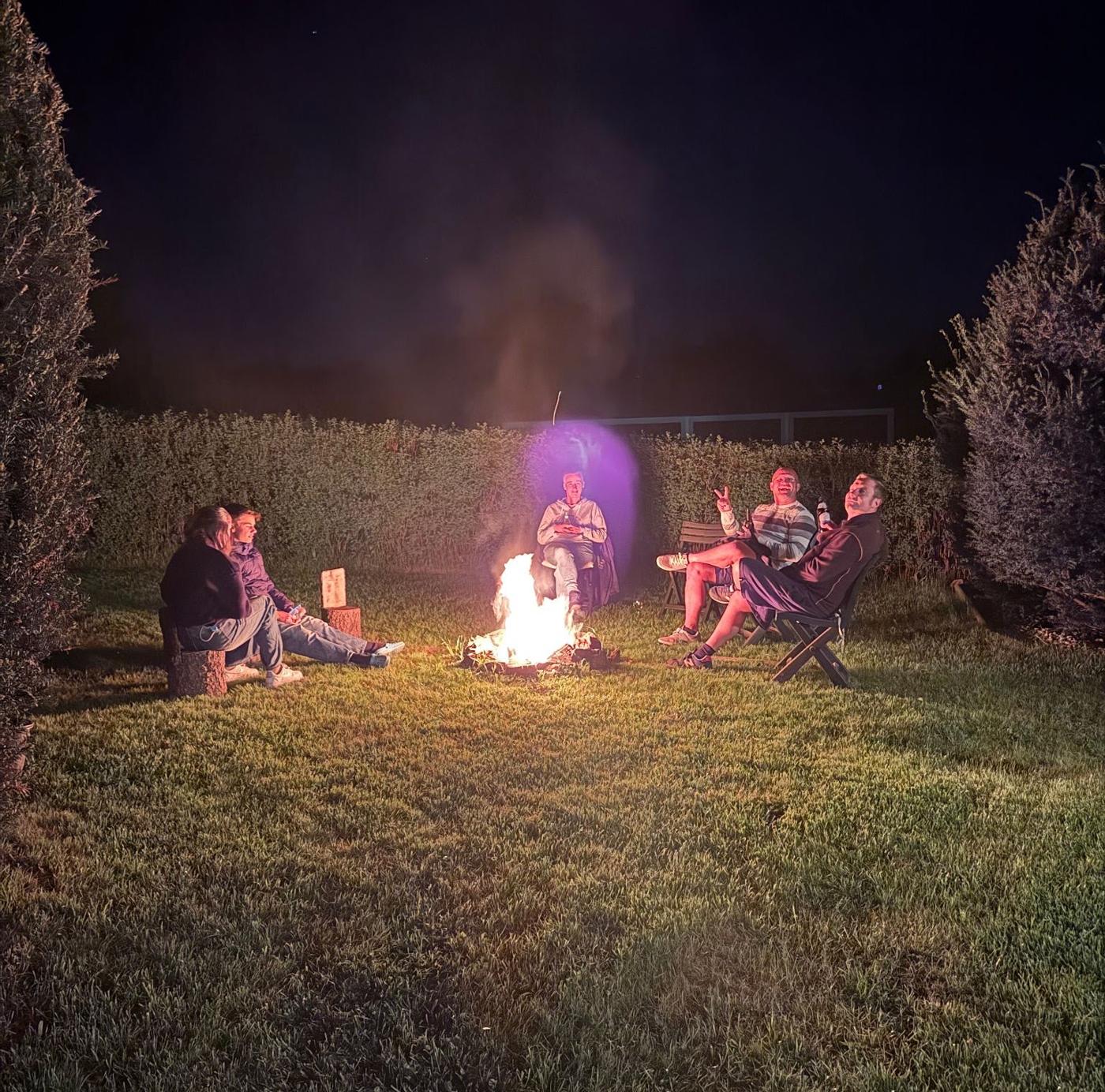 Lagerfeuerabend im Garten